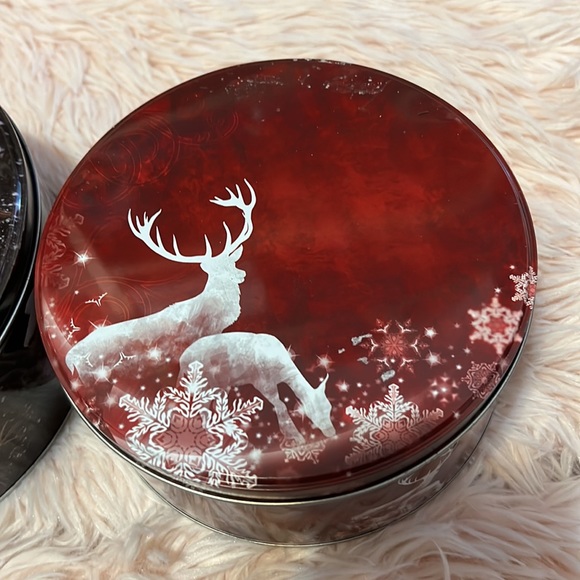 Vintage Christmas tins - Picture 5 of 7